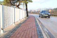 KORKULUK - İzmit'de Caddeler Kaldırımlarla Düzenleniyor