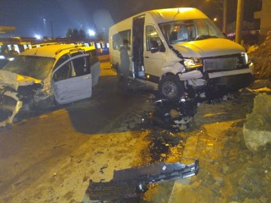 Kocaeli'de Trafik Kazası Açıklaması 2'Si Ağır 11 Yaralı