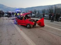 HATALı SOLLAMA - Otomobiller Kafa Kafaya Çarpıştı Açıklaması 2 Ölü, 1 Yaralı