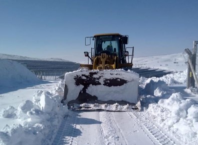 Tepabaşı'nın Kırsalda Karla Mücadelesi Sürüyor
