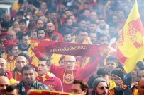 MİTHAT PAŞA - Binlerce Göztepe Taraftarı Yeni Stadyuma Yürüdü