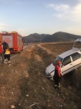 Denizli'de Otomobil Şarampole Girdi Açıklaması 2 Çocuk Yaralı