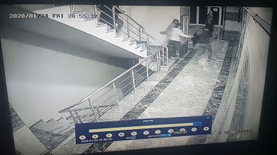 Deprem Sırasından Bir Sitede Yaşanan Panik Anları Kameralara Yansıdı