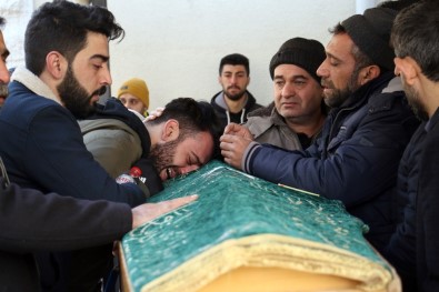 Depremde Hayatını Kaybeden 5 Kişilik Aile Son Yolculuğuna Uğurlandı