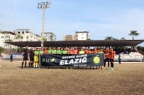 BELEDİYESPOR - Erdemli'de Futbolcular Açtıkları Pankartla Elazığ Depreminin Acısını Paylaştı