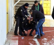 ARBEDE - Kütahya'da Olaylı Maç, Bir Polis Memuru Başından Yaralandı