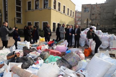 Turgutlu'da Depremzedeler İçin 24 Saatte İki Tır Dolusu Yardım Toplandı
