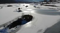 Bayburt'ta Soğuk Hava Göl Ve Derelerin Yüzeyini Dondurdu Haberi