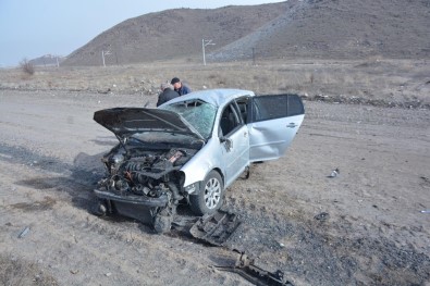 Direksiyon Hakimiyeti Kaybolan Otomobil Yoldan Çıktı Açıklaması 2'Si Çocuk 4 Yaralı