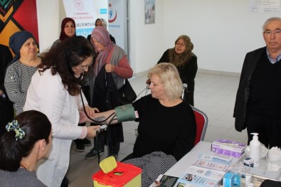 Edirne'de Mahalle Sakinlerine Sağlık Taramaları Yapılıyor