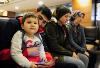AZERI - Enkaz Altında 18 Aylık Bebeğini Emzirdi