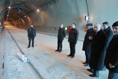 Ferhat Tüneli'nde Su Sızıntısı Onarıldı, Yeniden Trafiğe Açılıyor