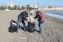 ZEHRA ÖZTÜRK - Kızılay Gönüllüleri Sahili Plastik Atıklardan Temizledi