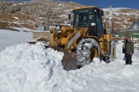 KARLA MÜCADELE - Korkuteli Söbüce'de Karla Mücadele