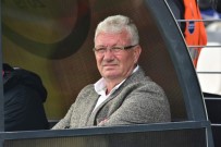 TEKNİK DİREKTÖR - Manisa FK'da Ertekin İle Yollar Ayrıldı