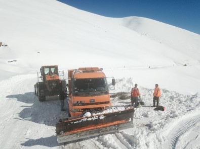 Şırnak'ta Karlı Yollarda Çalışma Yapan Ekipler Havadan Görüntülendi