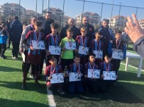 FUTBOL OKULU - Turnuvanın Şampiyonu Oltu Trabzonspor Futbol Okulu