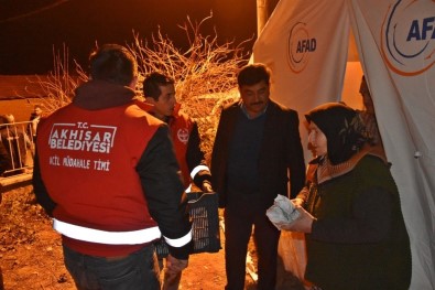 Akhisar'da Depremzedelerin İhtiyaçları Gideriliyor