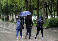 YAĞMURLU - Doğu Karadeniz'de 2 İlde Yağmur Yağışı Bekleniyor