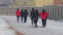 GENÇ KIZLAR - Dondurucu Soğukta Şampiyonaya Hazırlık