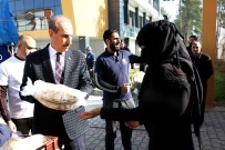 MEHMET YALÇıNKAYA - Kuveyt Ve İngiltere Merkezli Dernekler Akçakale'de Ekmek Dağıttı