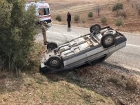 SAĞLIK EKİPLERİ - Otomobil Takla Attı Açıklaması 3 Yaralı