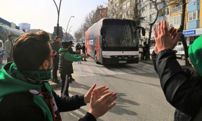 Uşakspor'dan Misafir Takıma Tarhana İkramı