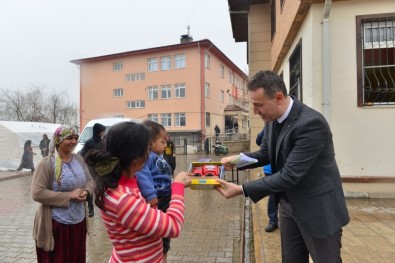 Amasya'dan Elazığlı Depremzede Çocuklara Yüzlerce Oyuncak Ve Mektup