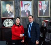 DÜNYA ŞAMPİYONASI - Büyüklerde Türkiye Rekoru Kıran 14 Yaşındaki Başarılı Halterci Altınla Ödüllendirildi