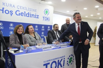 Cumayeri'nde 127 Konutun Kurası Çekildi