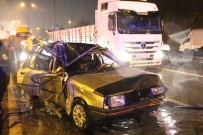 KOCAELI ÜNIVERSITESI - D100'de Otomobil Kamyona Çarptı Açıklaması 2'Si Çocuk 4 Yaralı