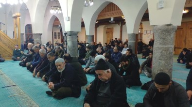 Depremde Vefat Edenler İçin Kur'anı Kerim Okundu