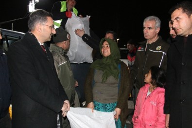 Depremzedelere 50 Ton Odun Dağıtıldı