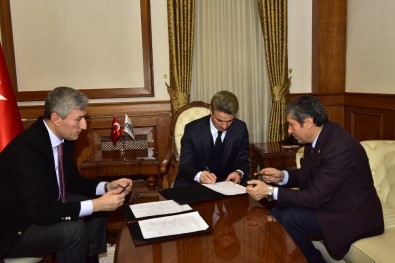 Eğitimci Enver Yücel'den Depremzedelere Destek