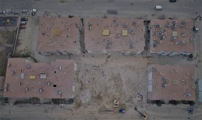 Elazığ'da Depremle Çöken Binalarda Enkaz Kaldırma Çalışmaları