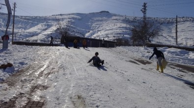 Gercüş'te Çocukların Kar Eğlencesi