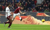 YILDIZ FUTBOLCU - Hakan Çalhanoğlu Milan'ı Yarı Finale Taşıdı