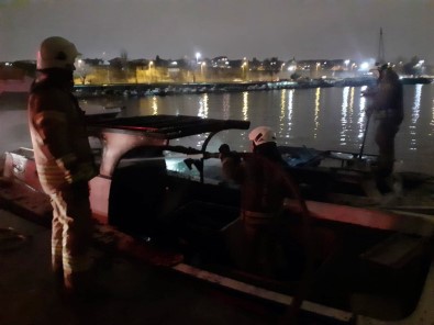 İki Balıkçı Teknesinde Korkutan Yangın