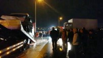 SAĞLIK EKİPLERİ - Kamyonetle Panelvan Araç Kafa Kafaya Çarpıştı Açıklaması 4 Yaralı