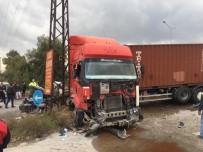 Söke'de Tır Otomobili Biçti; 5 Yaralı