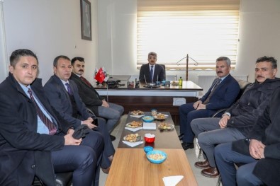 Vali Bilmez'den İl Göç İdaresinin Personeline Belge