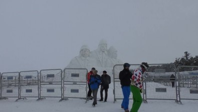 90 Bin Askerin Kardan Heykelleri Tamamlandı