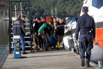 KIYI EMNİYETİ - Düzensiz Göçmenlerin Cesetleri Kıyıya Taşındı
