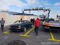 HURDA ARAÇ - İzmir'de Hurda Araçlar Artık Otoparka Çekiliyor
