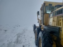 KARACADAĞ - Kar Yağışı Sonrası Köy Yollarına Anında Müdahale