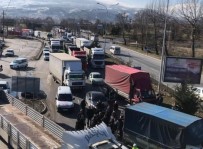 KAMYONCU - Kütahya'da Kamyoncular Yol Kapattı