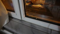 YILBAŞI GECESİ - (Özel) Evin Penceresine Kurşun İsabet Etti, Küçük Çocuk Saniyelerle Ölümden Döndü