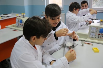 Ümraniye'de Fen-Deney Atölyesi Çalışmalarına Devam Ediyor