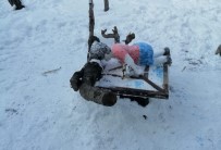 ŞEREFIYE - Vanlı Çocuklar, Aylan Bebeğin Kardan Heykelini Yaptı