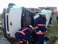 TİCARİ ARAÇ - Araçta Sıkışan Sürücüyü İtfaiye Kurtardı